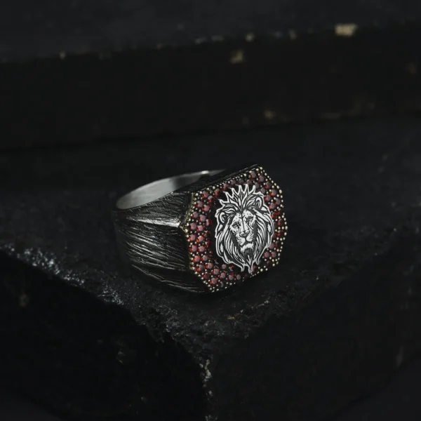 Taşlı Aslan Figürlü Gümüş Yüzük