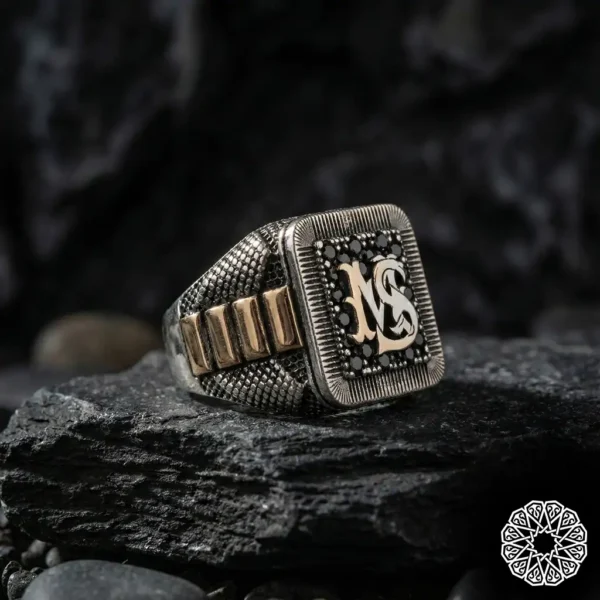 Eşlere özel harfli gümüş yüzük modeli